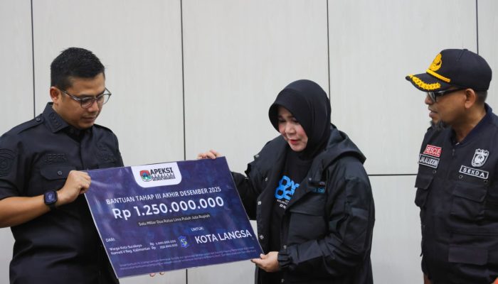 Wali Kota Banda Aceh Serahkan Bantuan Banjir Rp1,25 Miliar kepada Wali Kota Langsa