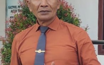 Petugas Satpol PP-WH Aceh Timur memberikan penjelasan terkait perkembangan penanganan kasus di Desa Seuneubok Aceh, Kecamatan Darul Aman, yang ditegaskan sebagai dugaan jarimah khalwat dan ikhtilath, bukan perzinahan.
