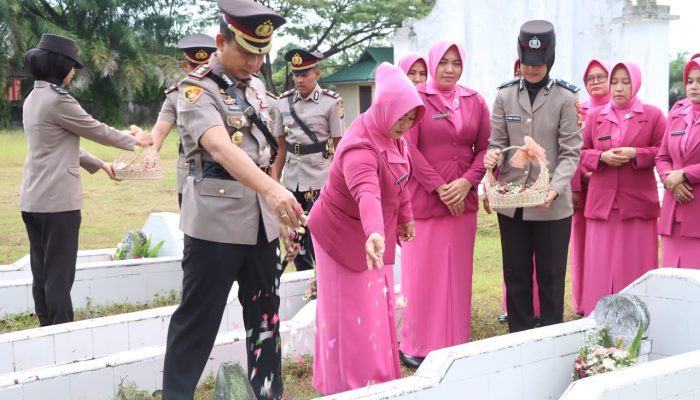 Jelang Hari Bhayangkara ke-80, Polres Aceh Singkil Gelar Ziarah dan Tabur Bunga di TMP