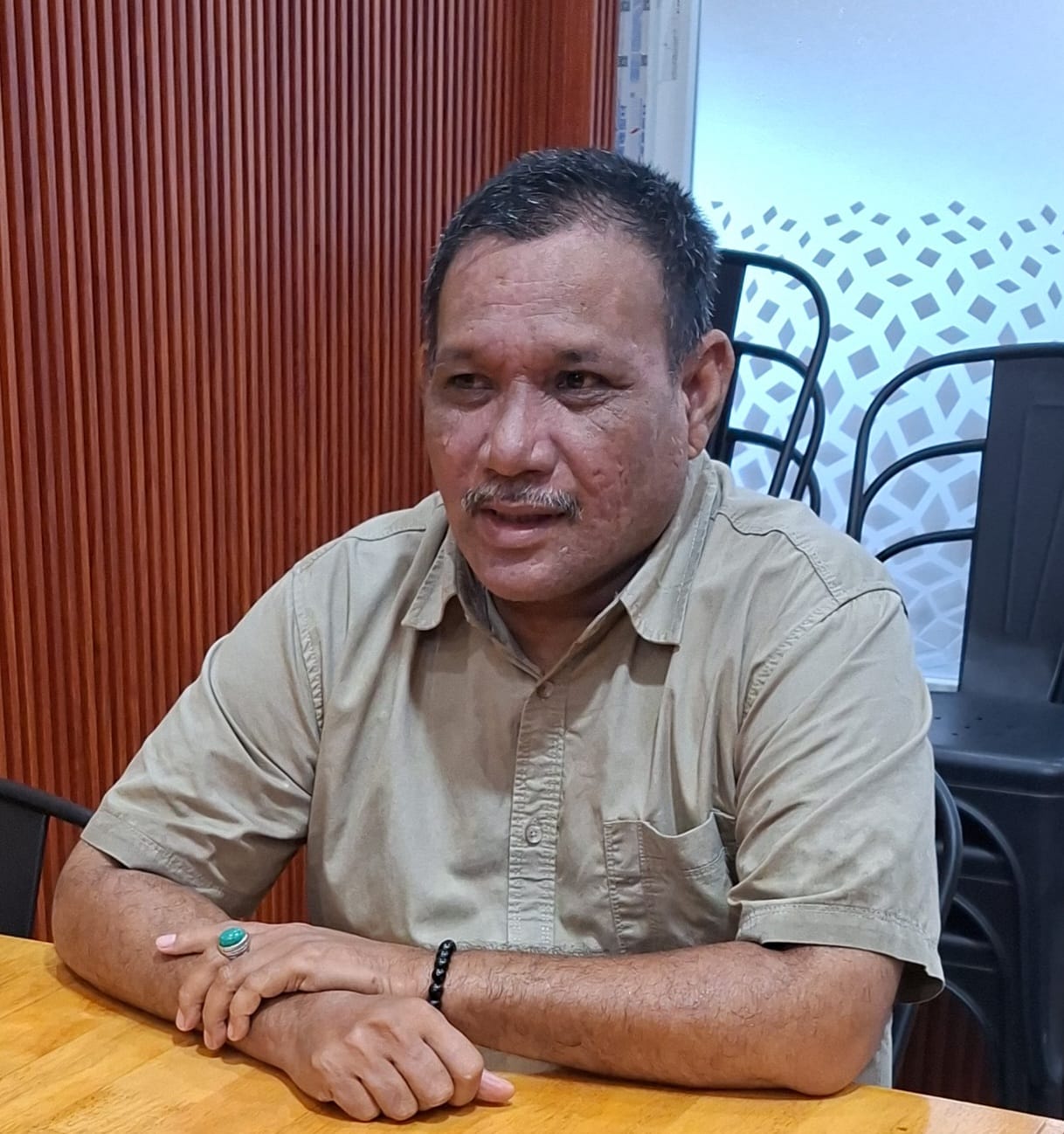 Ketua Forum Peduli Rakyat Miskin (FPRM) Nasruddin, S.E., mendesak Kejaksaan Tinggi Aceh mengusut tuntas dugaan korupsi pengadaan pakaian sekolah di Kota Langsa.