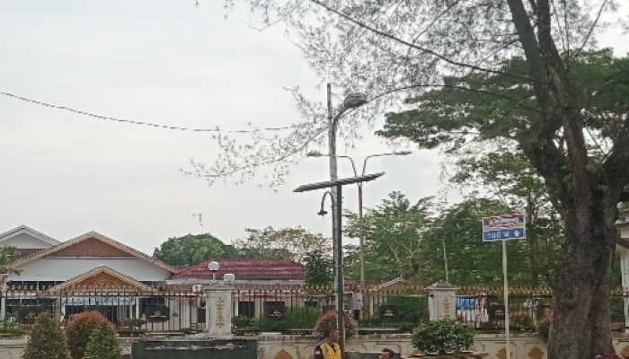 Atribut Indomaret Sempat Ditancap Depan Pendopo Langsa: Siapa di Balik Keberanian Ini?