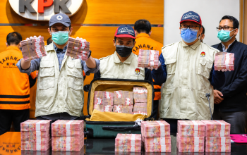 KPK menyita uang tunai ratusan juta rupiah dalam Operasi Tangkap Tangan (OTT) yang menjerat Bupati Langkat Syah Afandin terkait dugaan fee proyek di lingkungan Pemerintah Kabupaten Langkat.