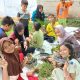 KPM Mandiri UIN Sultanah Nahrasiyah Ajak Anak-anak Rawat Alam Melalui Gerakan Menanam Bunga