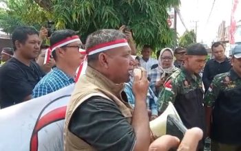 Aksi unjuk rasa damai masyarakat di depan Kantor Imigrasi Kelas II TPI Langsa menyoroti pelayanan paspor, Senin 31 Agustus 2026.
