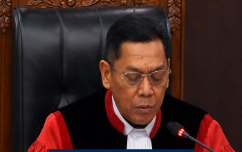 Hakim Mahkamah Konstitusi membacakan pertimbangan putusan terkait penghapusan Pasal 240 dan Pasal 241 KUHP tentang penghinaan terhadap pemerintah dan lembaga negara.