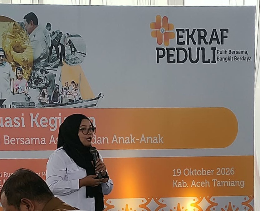 Evaluasi kegiatan melukis bersama anak-anak dalam program Ekraf Peduli Pulih Bersama Bangkit Berdaya di Kabupaten Aceh Tamiang, 19 Oktober 2026.